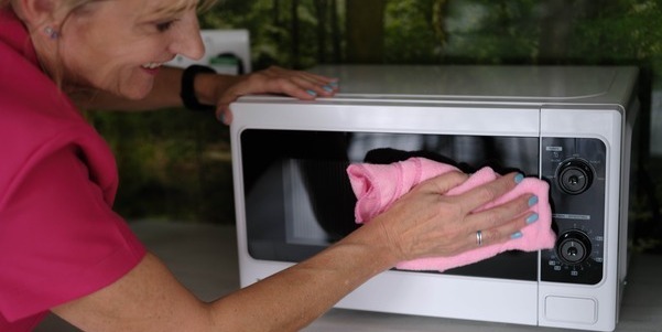 How to Clean a Microwave